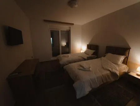 旅馆 Zlatna Nit 新帕扎尔